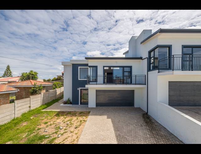 3 BEDROOM DUET TO LET IN DANA BAY
